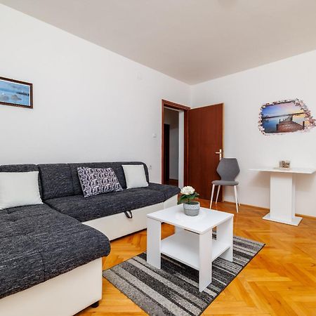 Apartment Meri 2Nd Floor Dramalj Esterno foto